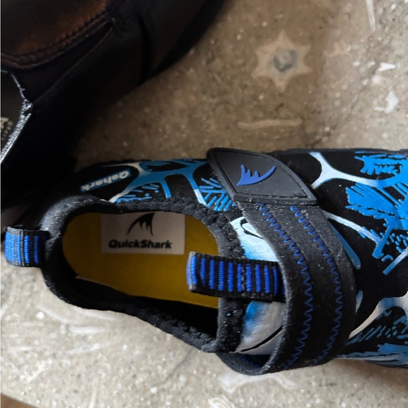 Quick Shark Water Shoes Kids - Picture 1 of 5